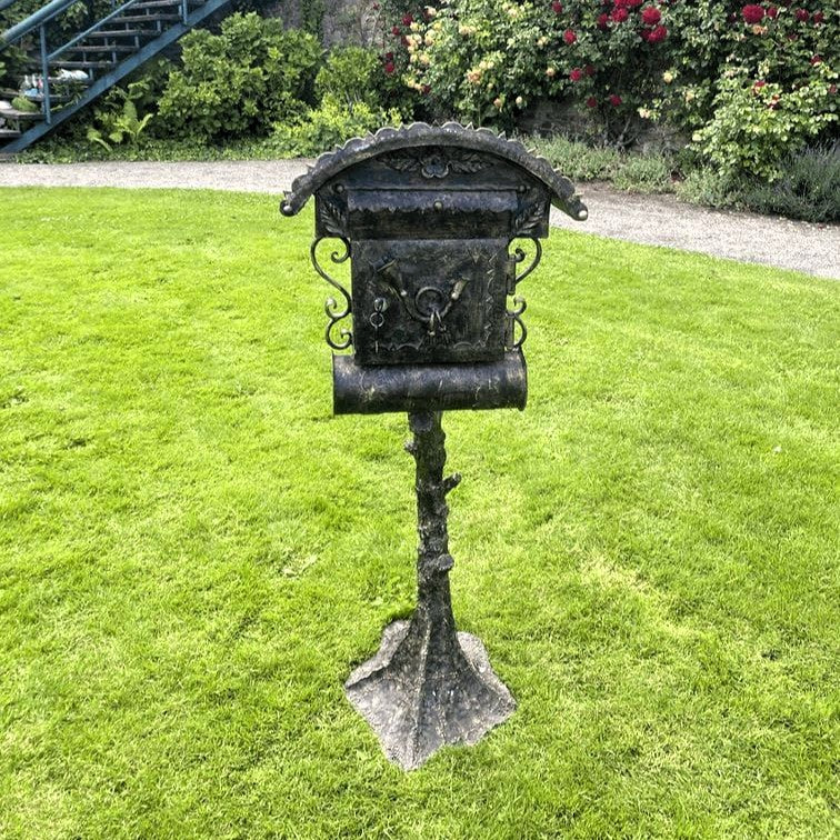 Briefkasten „Klassisch” auf Stab Klein